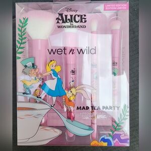 NWT Adorable Disney Alice in Wonderland Pink 💓makeup Brushes